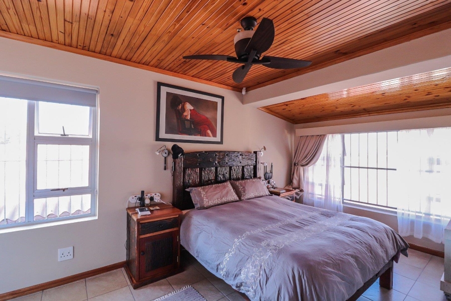 4 Bedroom Property for Sale in De Kelders Western Cape